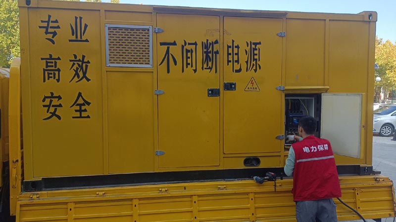 广南柴油发电机组和UPS电源配合使用时，如何避免切换过程中的电力中断？