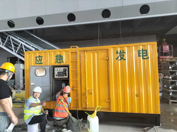 广南怎样判断空气滤清器是否需要更换？